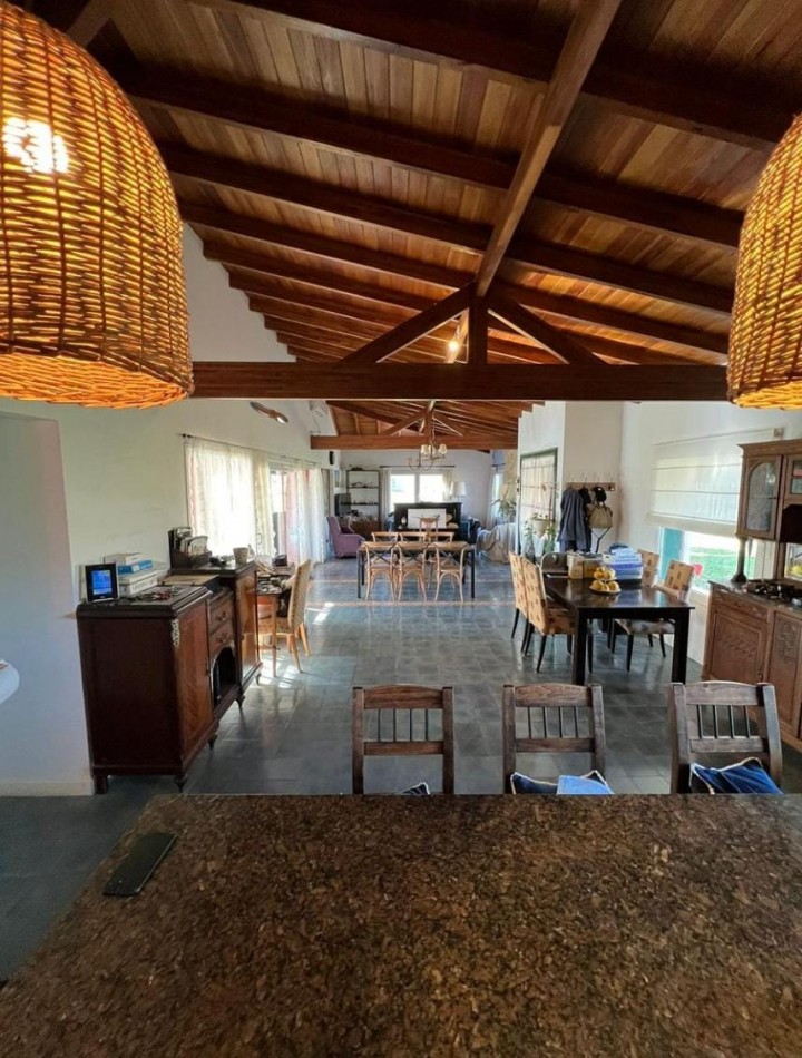 Casa de 300 m² en venta - Estancia Las Lilas, Lujan - Piscina, galeria, 1 o 2 ha