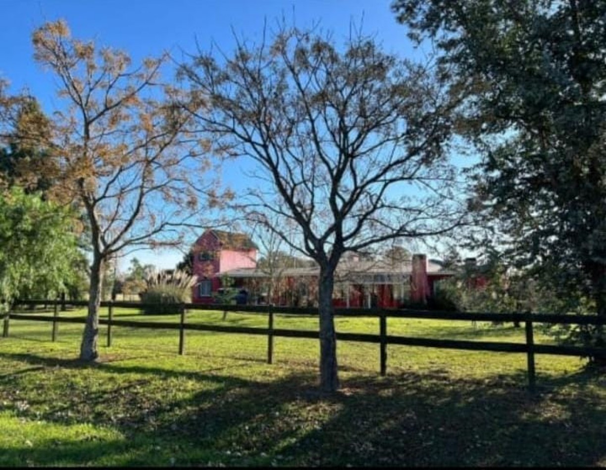 Casa de 300 m² en venta - Estancia Las Lilas, Lujan - Piscina, galeria, 1 o 2 ha