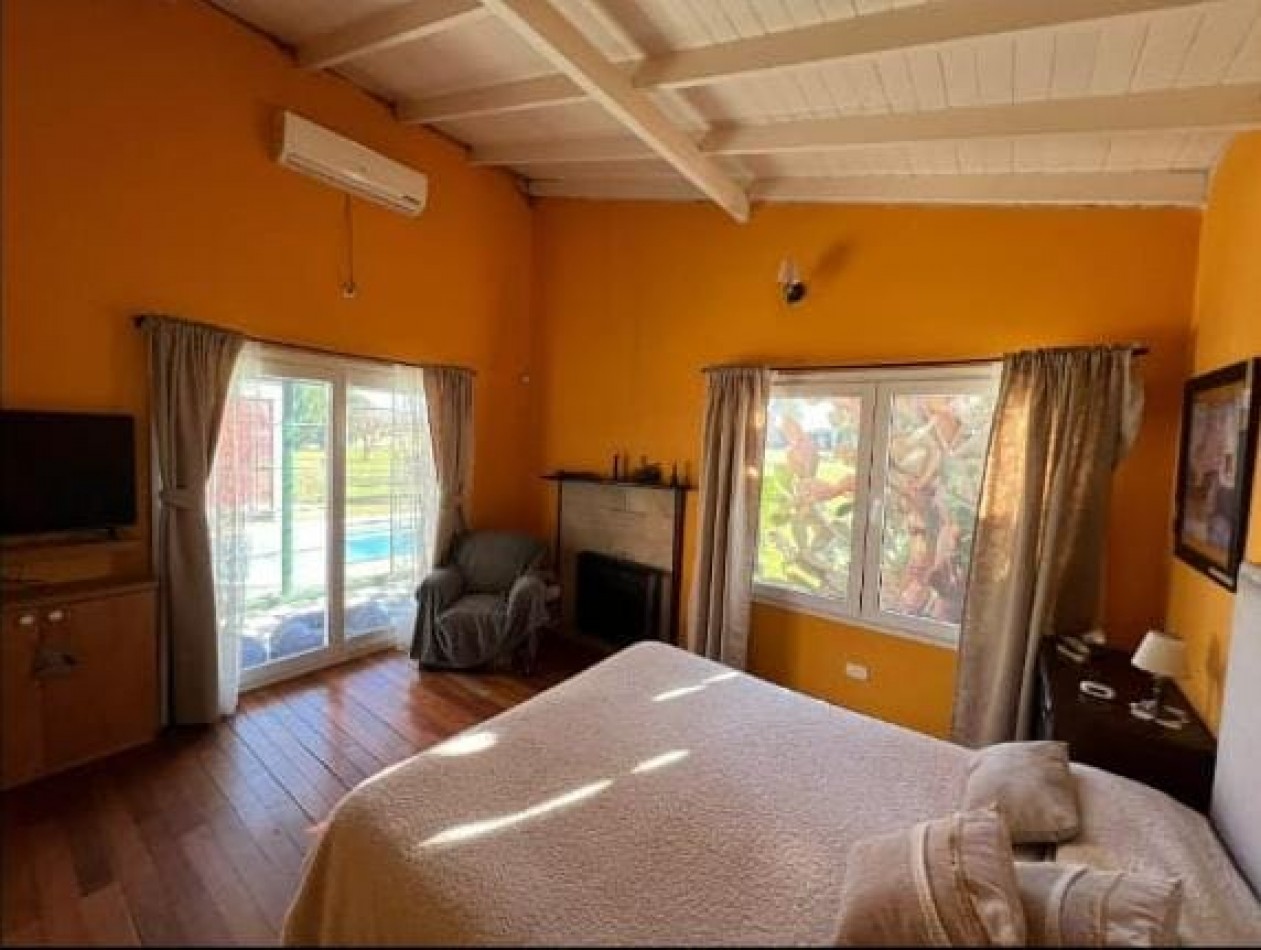 Casa de 300 m² en venta - Estancia Las Lilas, Lujan - Piscina, galeria, 1 o 2 ha