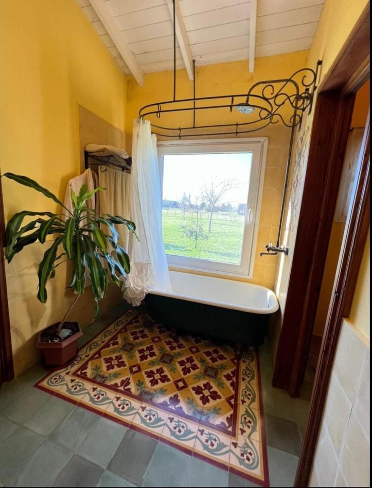 Casa de 300 m² en venta - Estancia Las Lilas, Lujan - Piscina, galeria, 1 o 2 ha