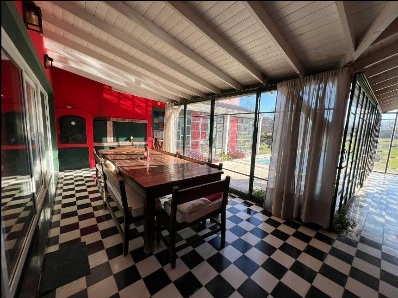 Casa de 300 m² en venta - Estancia Las Lilas, Lujan - Piscina, galeria, 1 o 2 ha