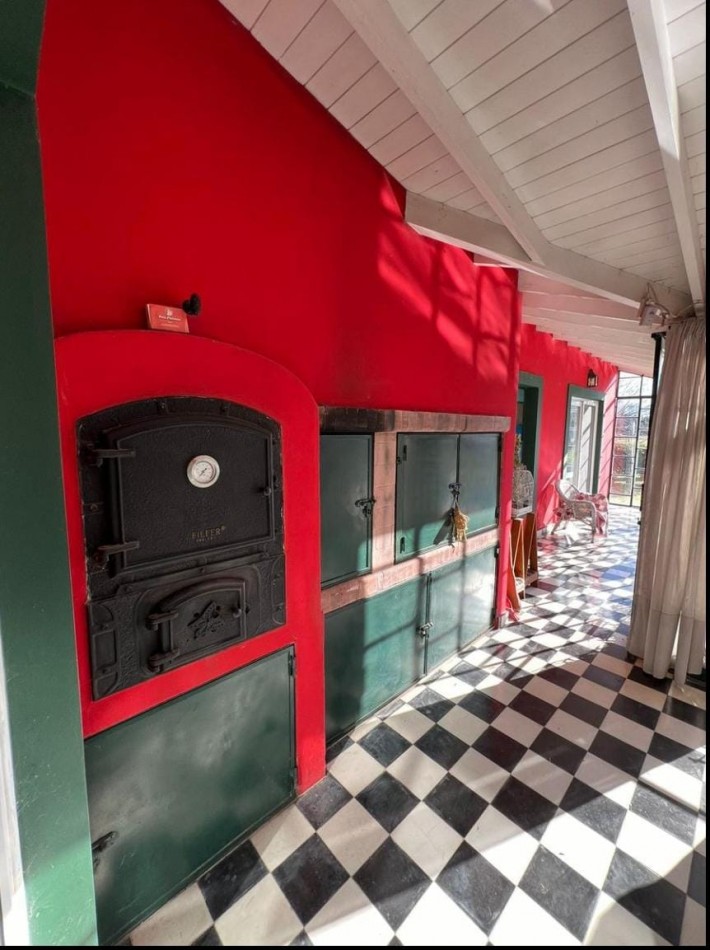 Casa de 300 m² en venta - Estancia Las Lilas, Lujan - Piscina, galeria, 1 o 2 ha