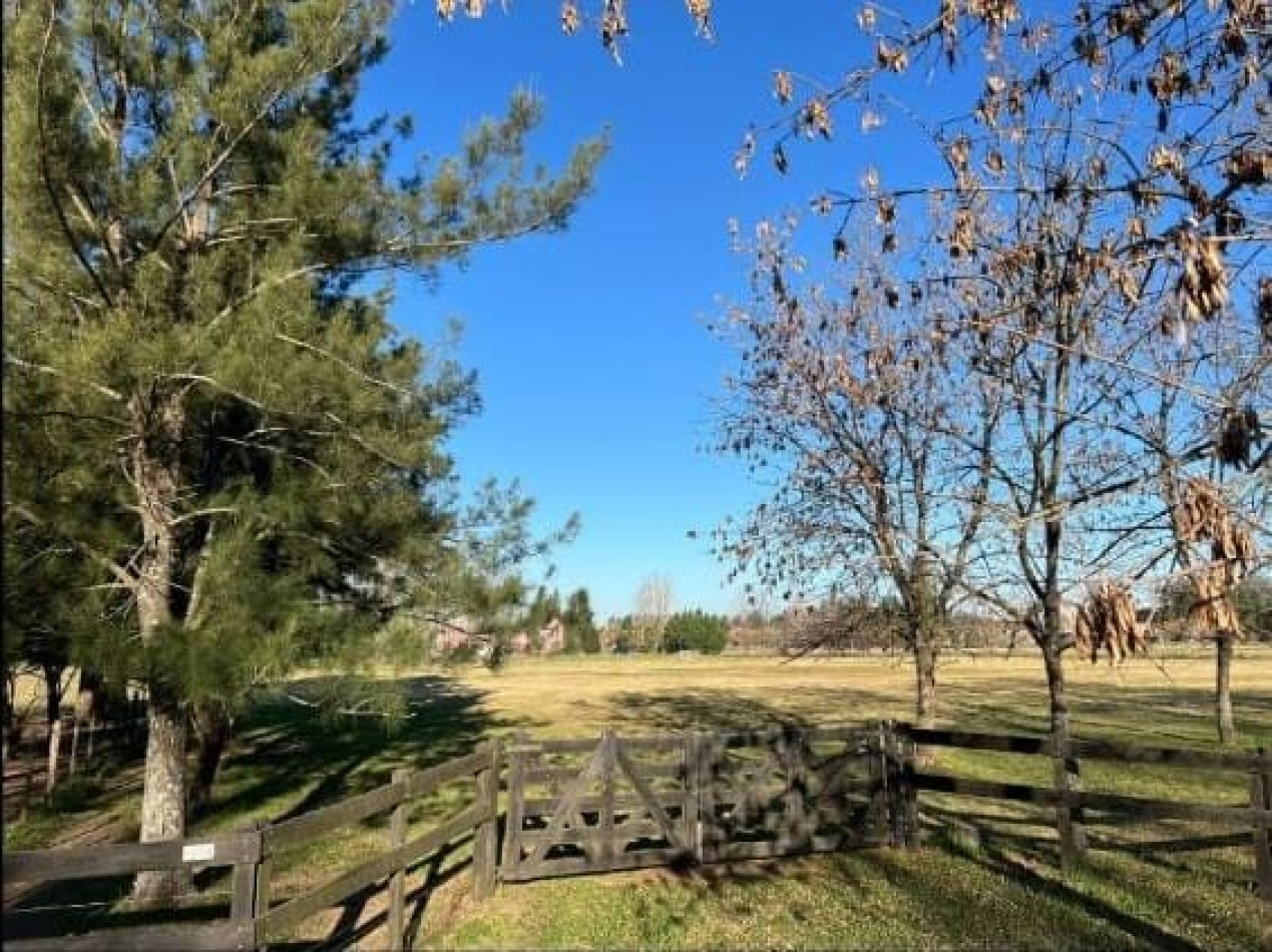 Casa de 300 m² en venta - Estancia Las Lilas, Lujan - Piscina, galeria, 1 o 2 ha