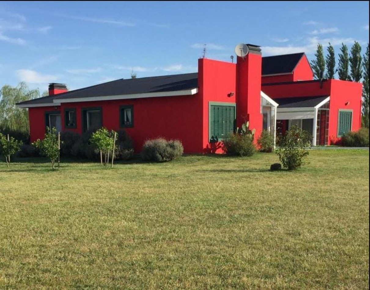 Casa de 300 m² en venta - Estancia Las Lilas, Lujan - Piscina, galeria, 1 o 2 ha