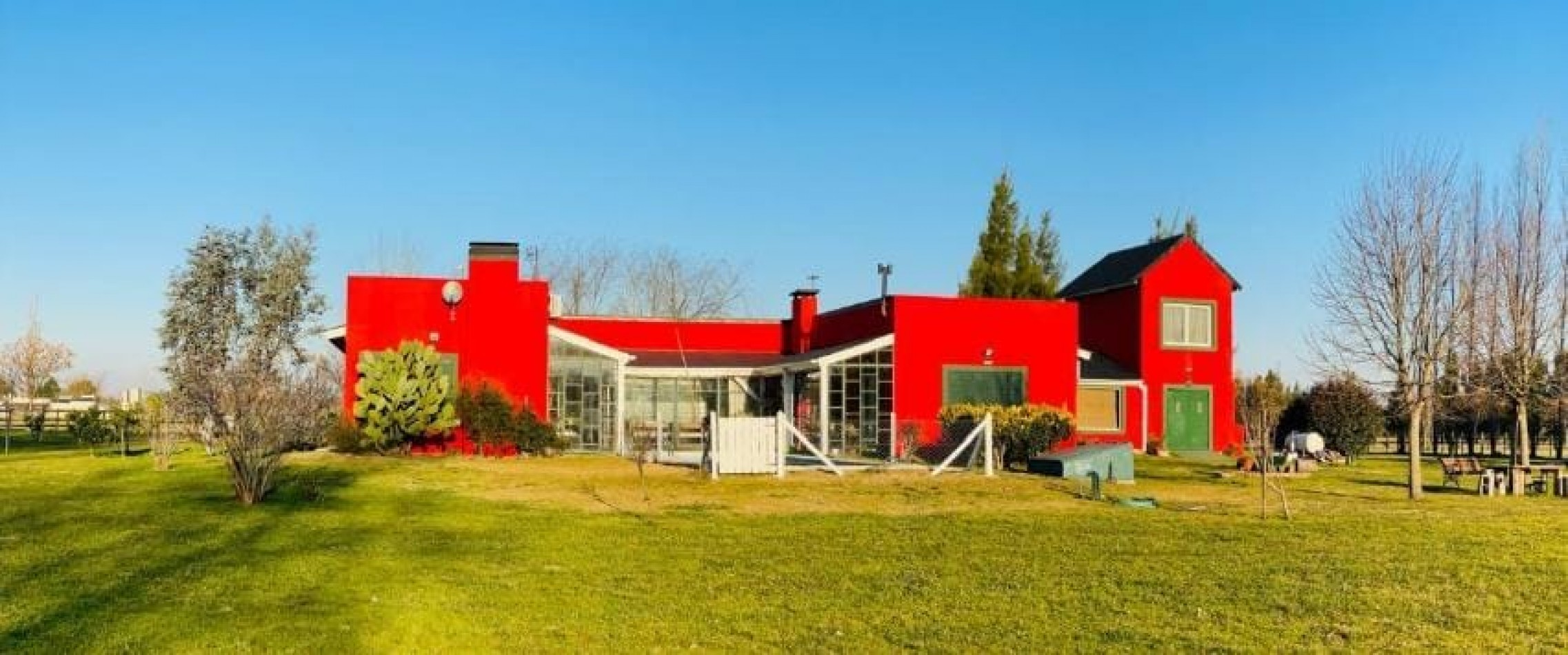 Casa de 300 m² en venta - Estancia Las Lilas, Lujan - Piscina, galeria, 1 o 2 ha