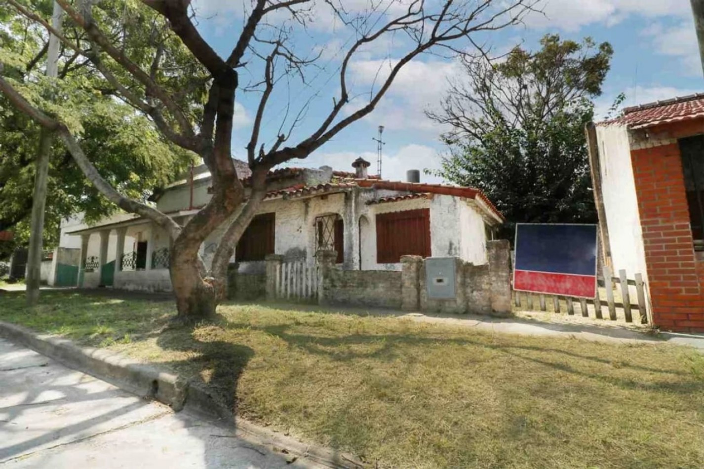 Casa 3 ambientes en Hurlingham - Acepta permuta y vehiculo como parte de pago
