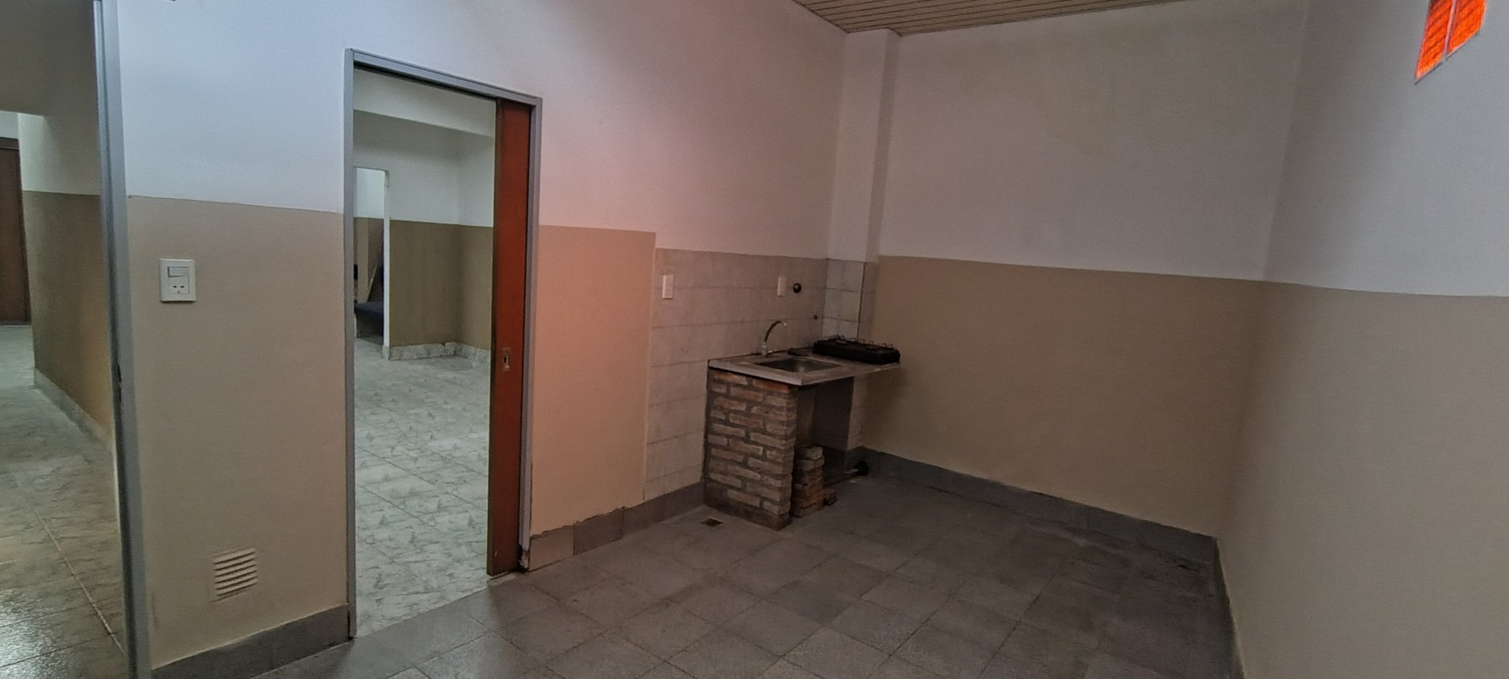 Alquiler Local Comercial en William Morris Centro, 250m²
