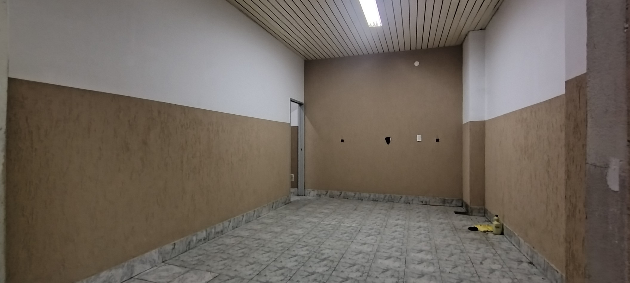 Alquiler Local Comercial en William Morris Centro, 250m²