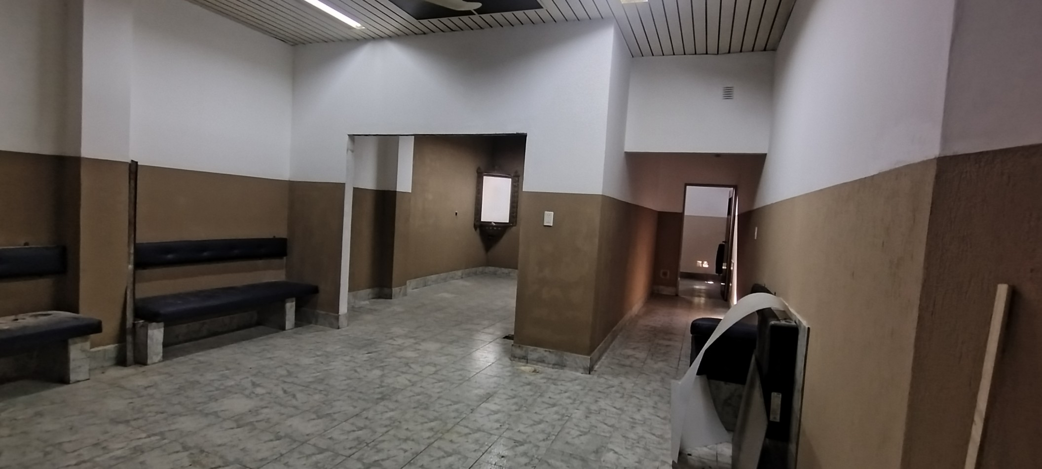 Alquiler Local Comercial en William Morris Centro, 250m²