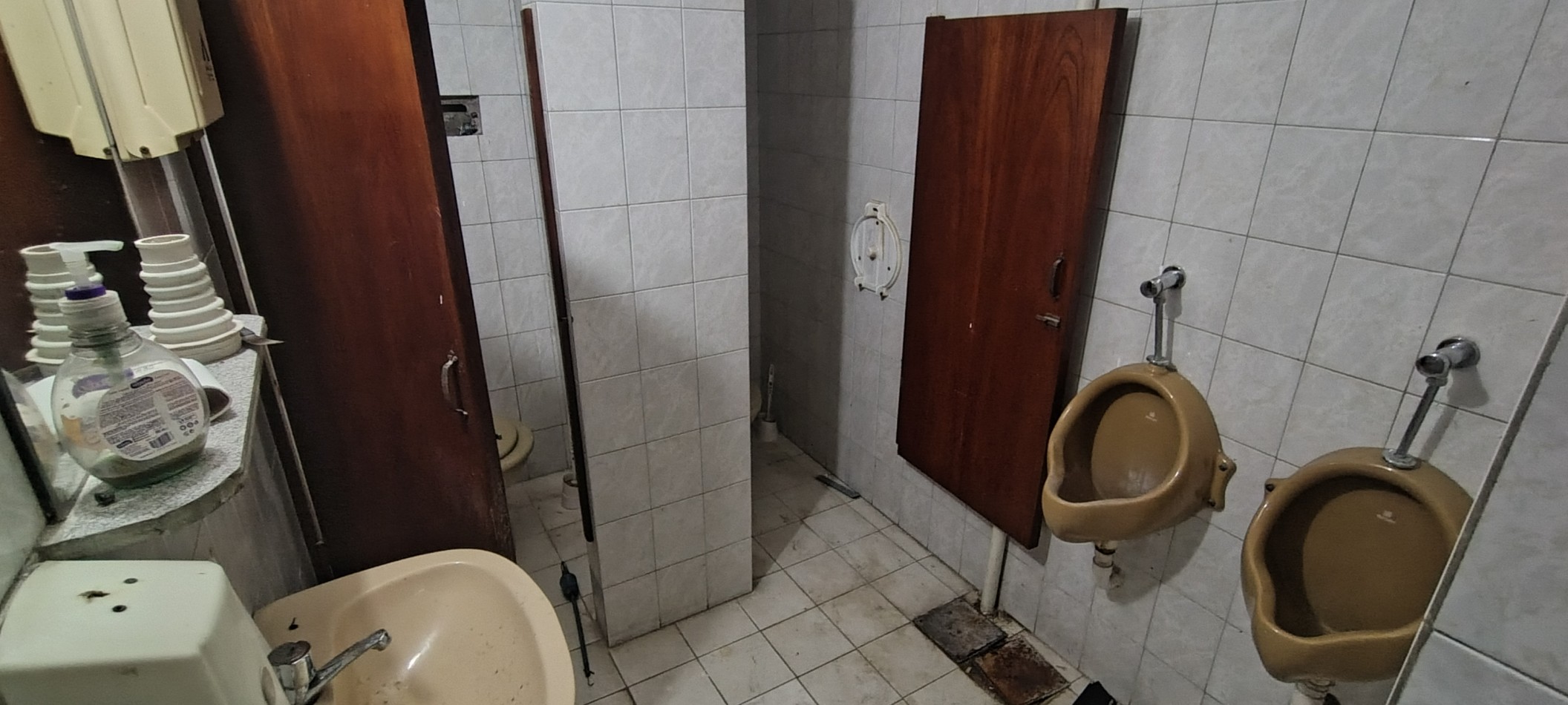 Alquiler Local Comercial en William Morris Centro, 250m²