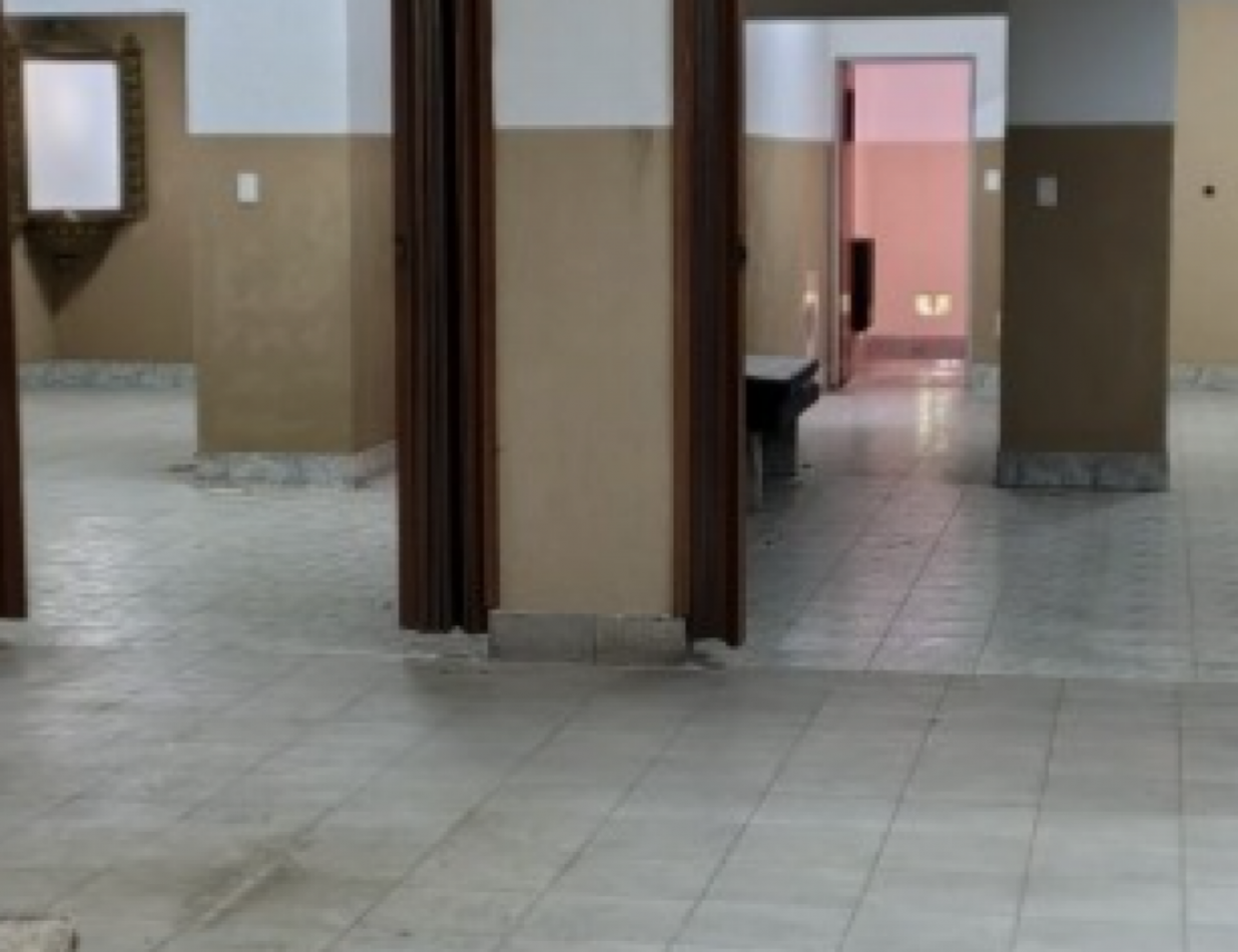 Alquiler Local Comercial en William Morris Centro, 250m²