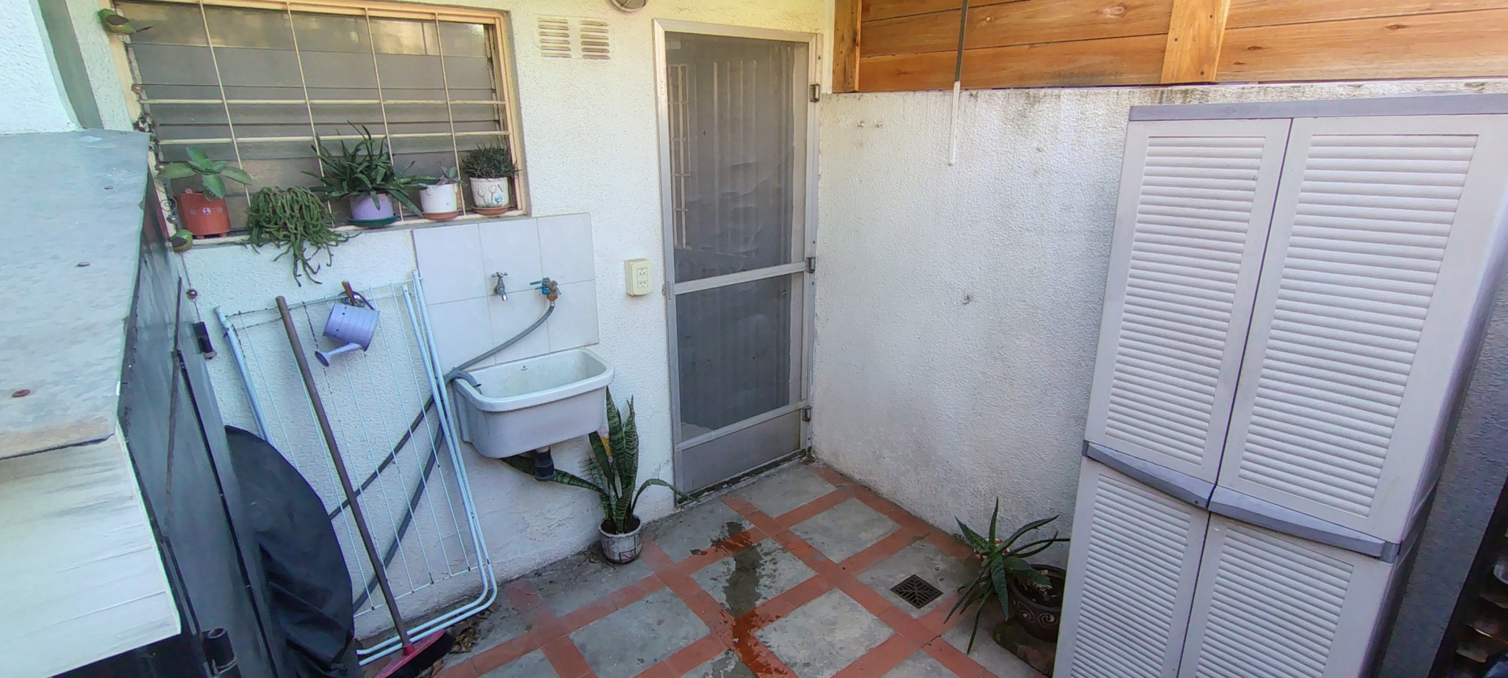 Duplex con Patio y Entrada Independiente en Moron Sur - Oportunidad Unica