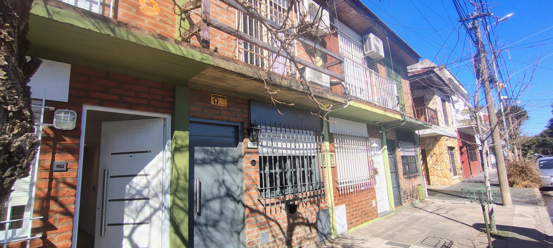 Duplex con Patio y Entrada Independiente en Moron Sur - Oportunidad Unica