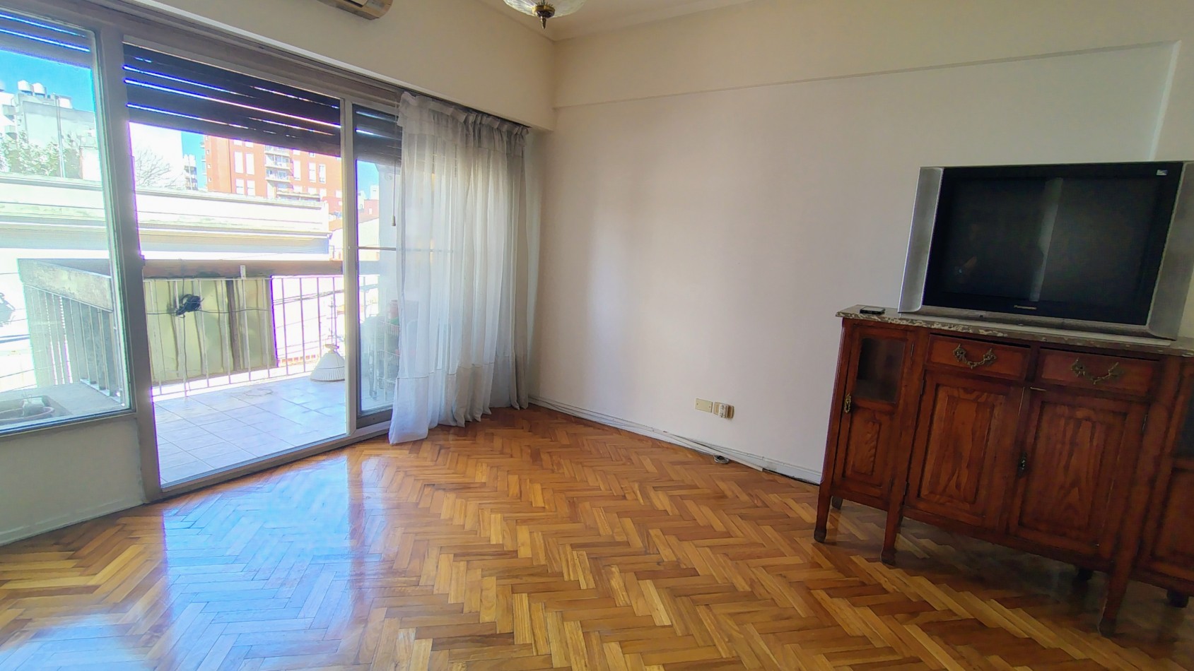 ¡Gran oportunidad en Moron! Alquiler de departamento de 4 ambientes.
