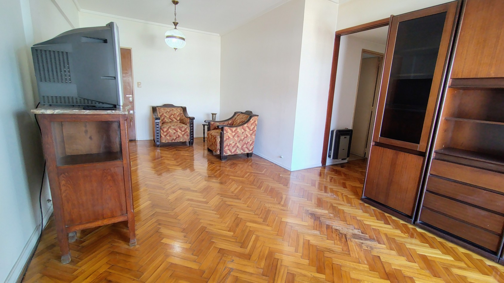 ¡Gran oportunidad en Moron! Alquiler de departamento de 4 ambientes.