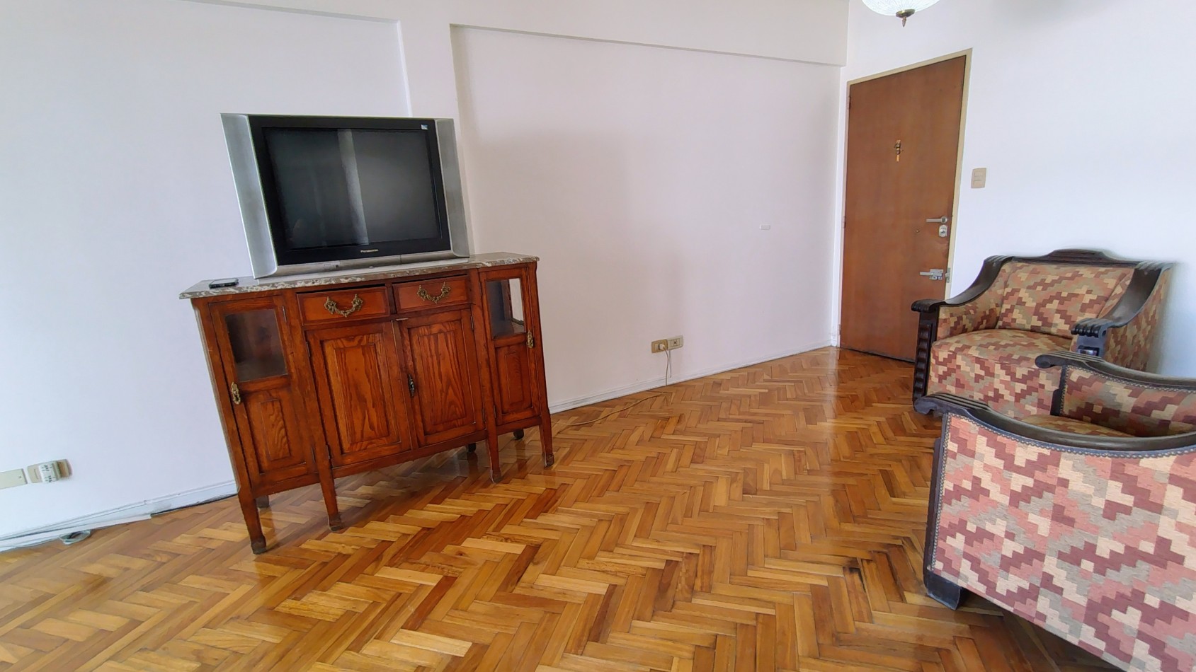¡Gran oportunidad en Moron! Alquiler de departamento de 4 ambientes.