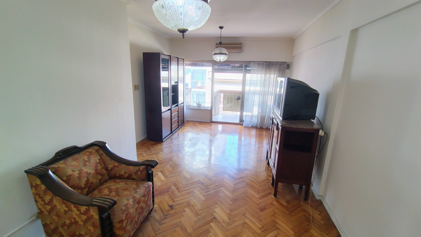 ¡Gran oportunidad en Moron! Alquiler de departamento de 4 ambientes.