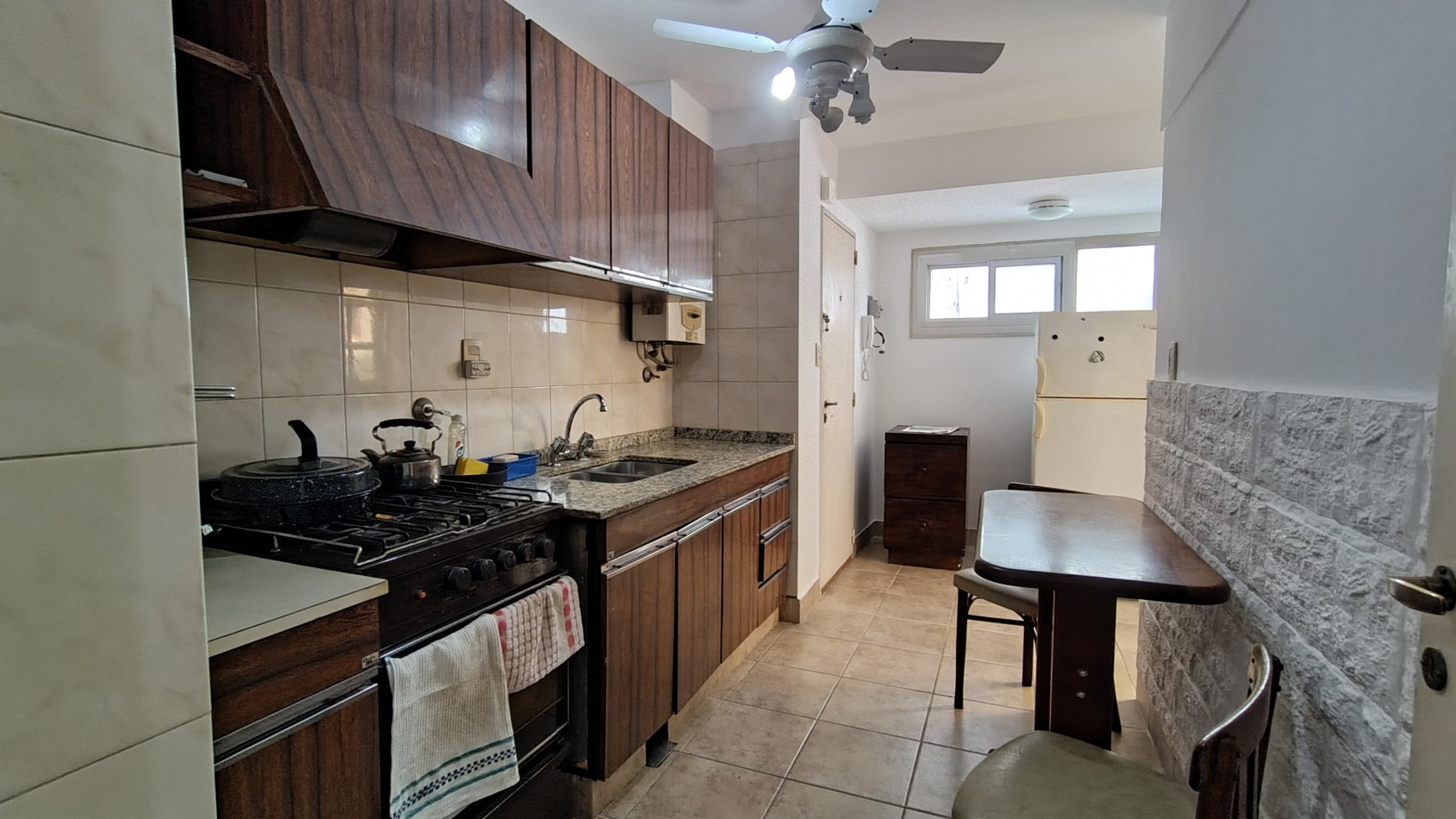 ¡Gran oportunidad en Moron! Alquiler de departamento de 4 ambientes.