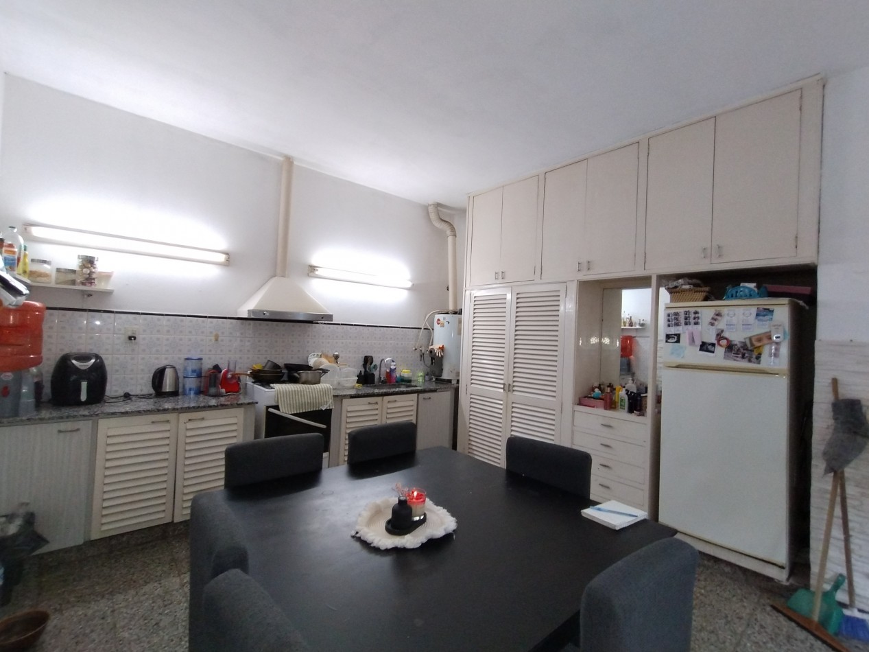 Casa en venta en Moron lote propio 10x33 (366 m²) 3 dormitorios 2 baños cochera pasante fondo libre
