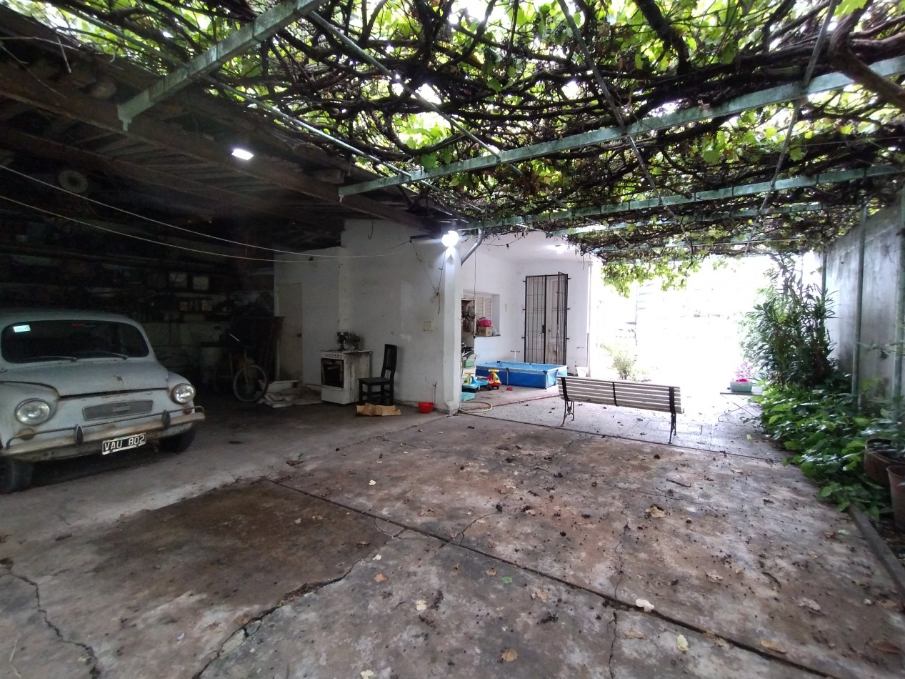 Casa en venta en Moron lote propio 10x33 (366 m²) 3 dormitorios 2 baños cochera pasante fondo libre