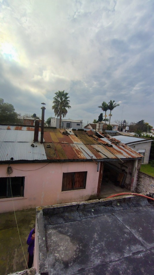 Casa en Venta en Villa Tesei sobre Lote Propio de 238 m² con Patio, Garage y Deposito