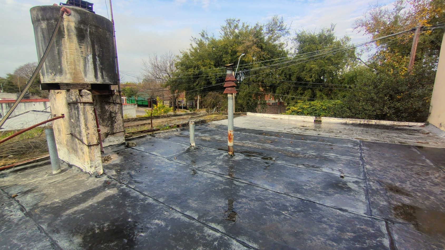 Casa en Venta en Villa Tesei sobre Lote Propio de 238 m² con Patio, Garage y Deposito