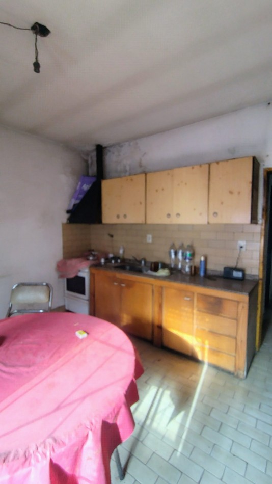 Casa en Venta en Villa Tesei sobre Lote Propio de 238 m² con Patio, Garage y Deposito