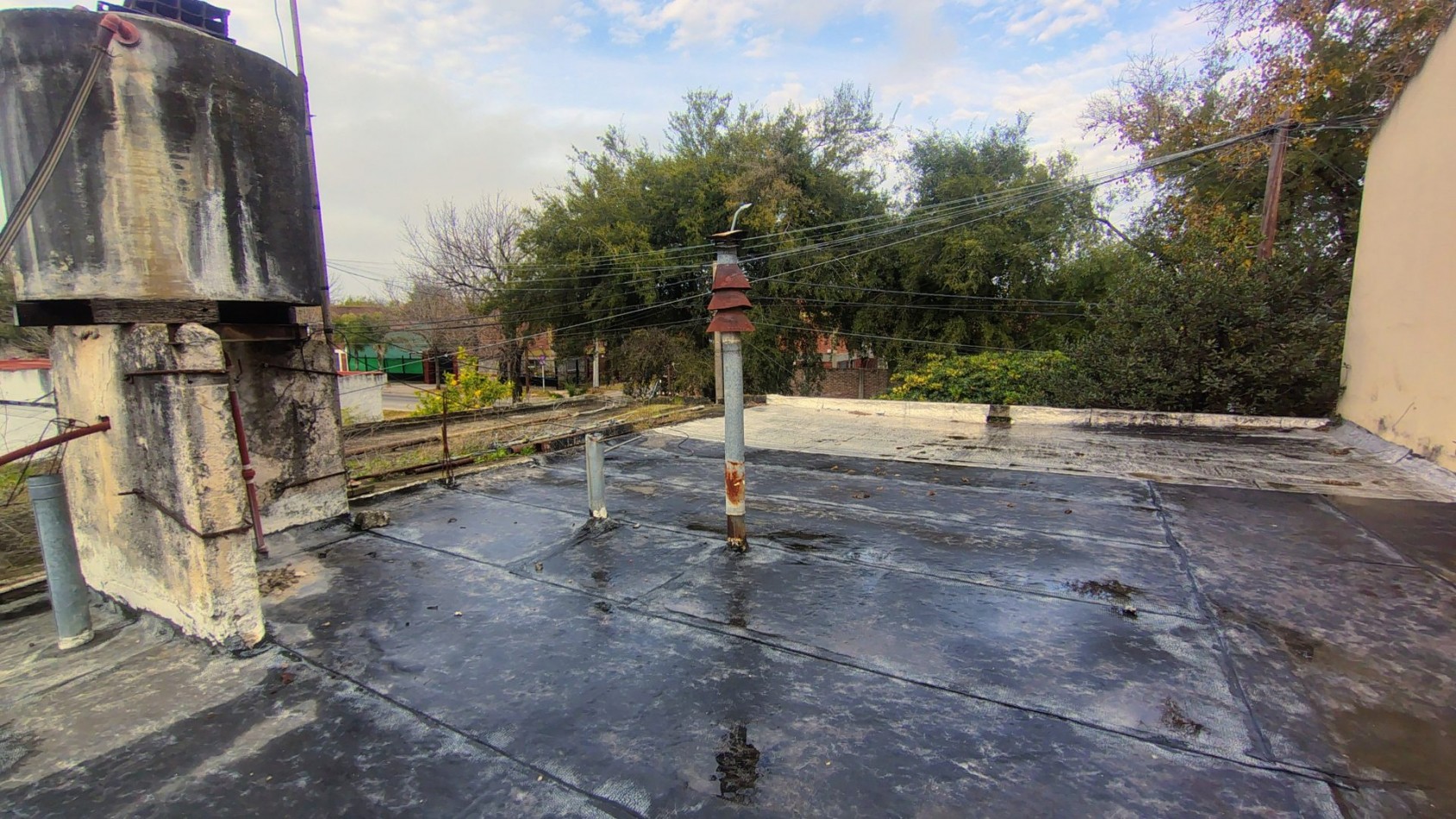 Casa en Venta en Villa Tesei sobre Lote Propio de 238 m² con Patio, Garage y Deposito