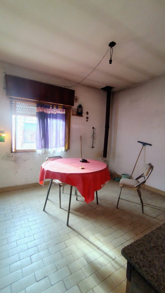 Casa en Venta en Villa Tesei sobre Lote Propio de 238 m² con Patio, Garage y Deposito
