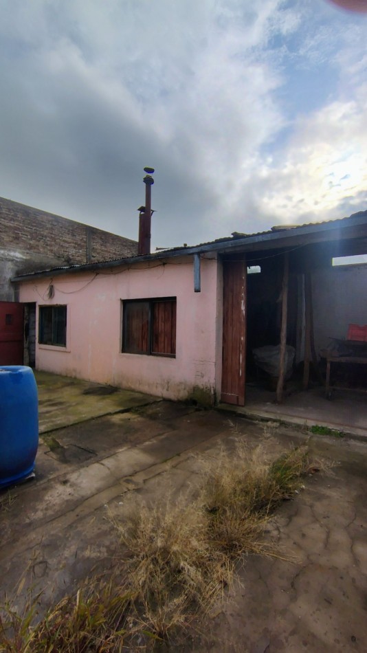 Casa en Venta en Villa Tesei sobre Lote Propio de 238 m² con Patio, Garage y Deposito