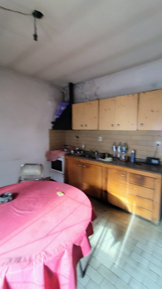 Casa en Venta en Villa Tesei sobre Lote Propio de 238 m² con Patio, Garage y Deposito