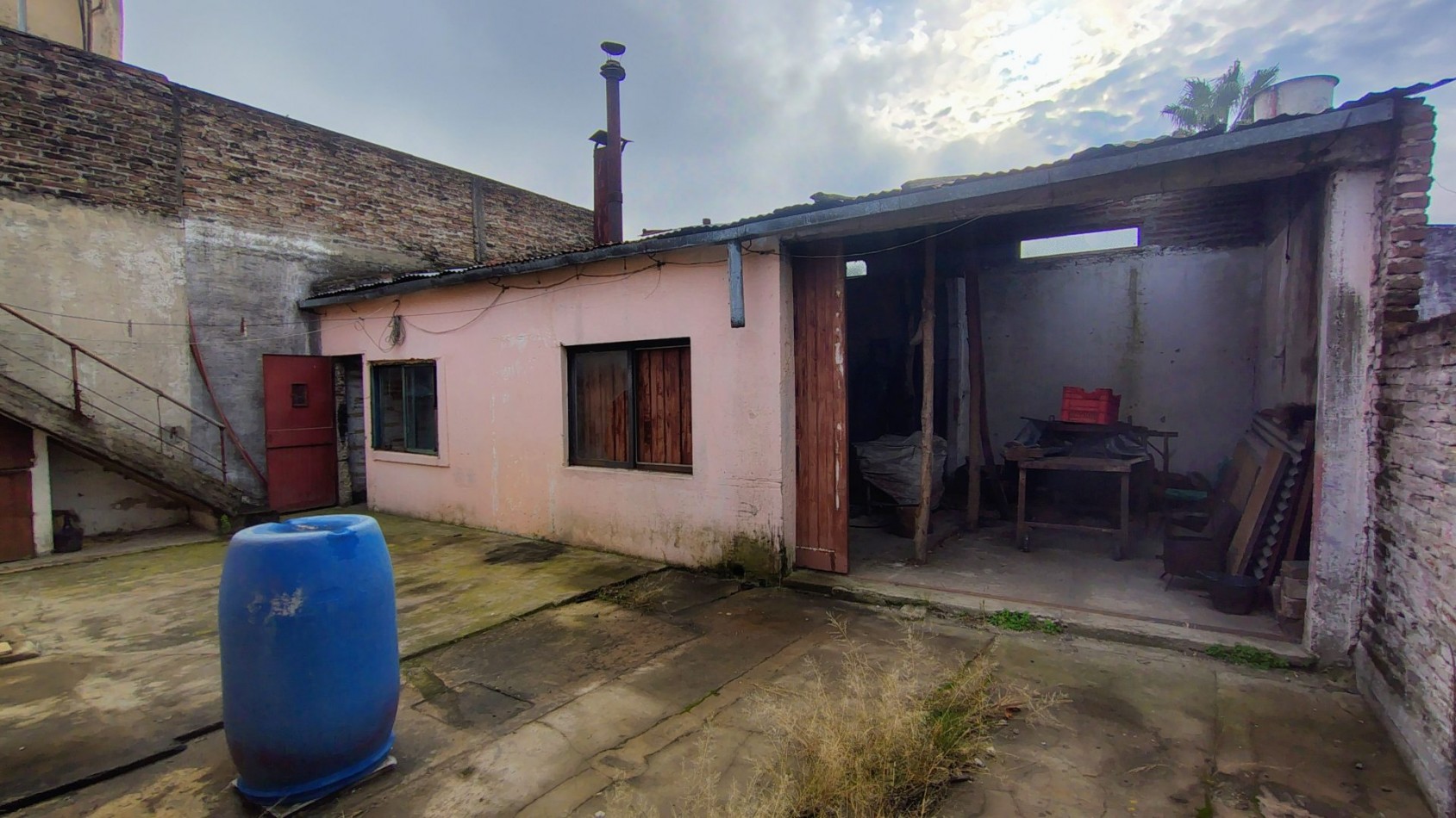 Casa en Venta en Villa Tesei sobre Lote Propio de 238 m² con Patio, Garage y Deposito