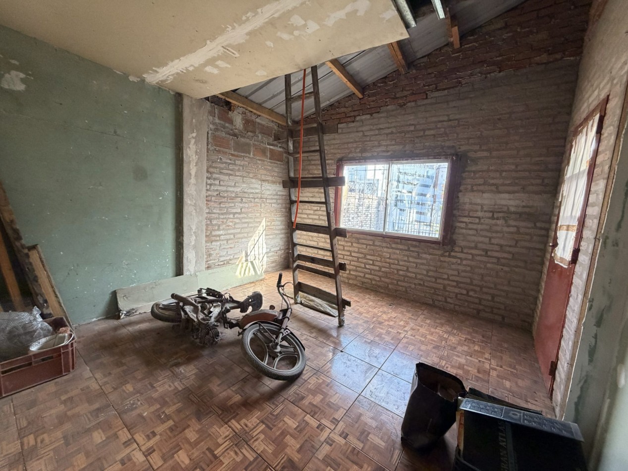 APTO CREDITO | Casa sobre Lote Propio de 260 m² con Cochera Cubierta, Patio y Gran Potencial | Hurlingham