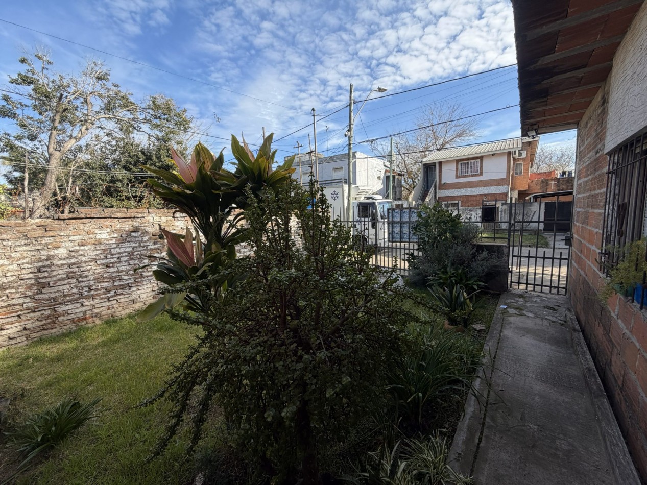 APTO CREDITO | Casa sobre Lote Propio de 260 m² con Cochera Cubierta, Patio y Gran Potencial | Hurlingham