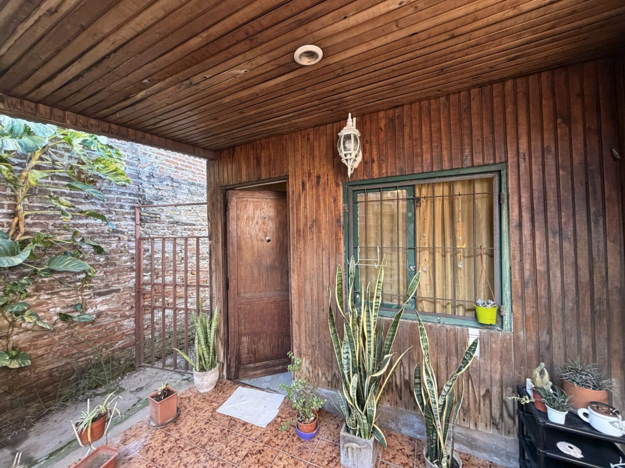 APTO CREDITO | Casa sobre Lote Propio de 260 m² con Cochera Cubierta, Patio y Gran Potencial | Hurlingham