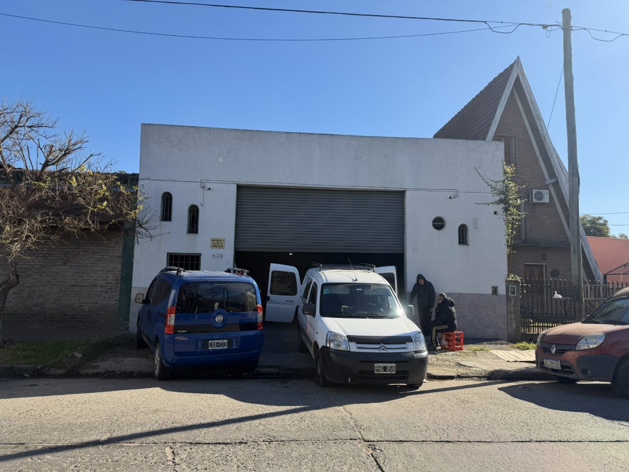 Galpon 300 m2 cubiertos William Morris en Alquiler