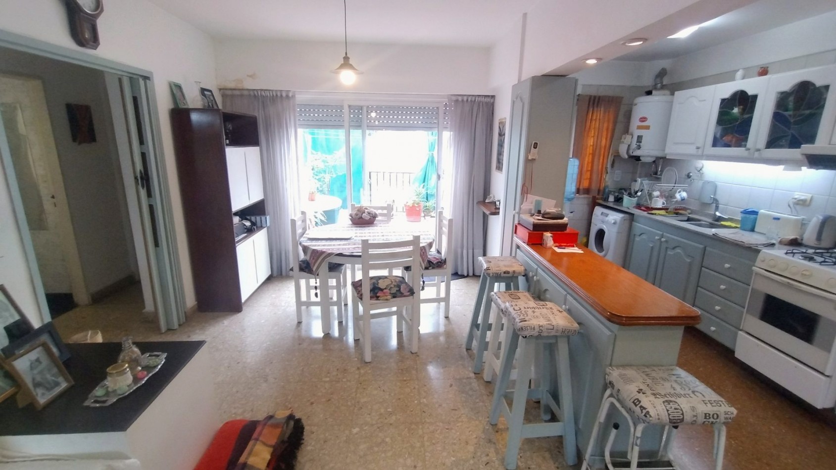 Departamento 3 ambientes con terraza propia en Hurlingham - Frente a la estacion