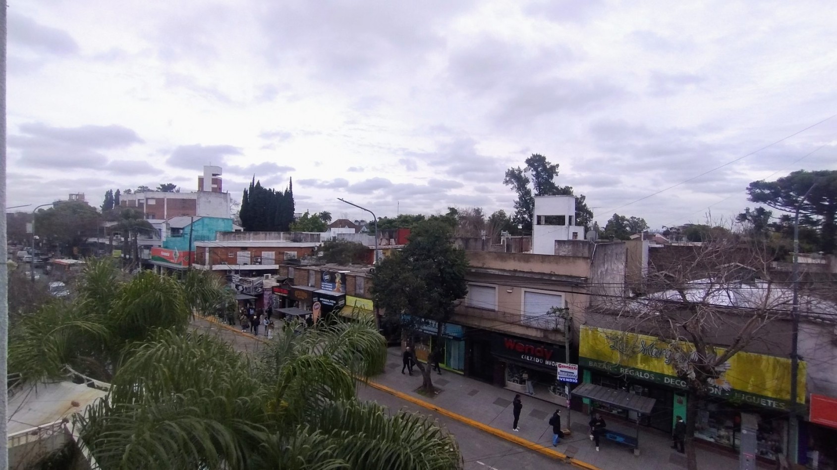 Departamento 3 ambientes con terraza propia en Hurlingham - Frente a la estacion