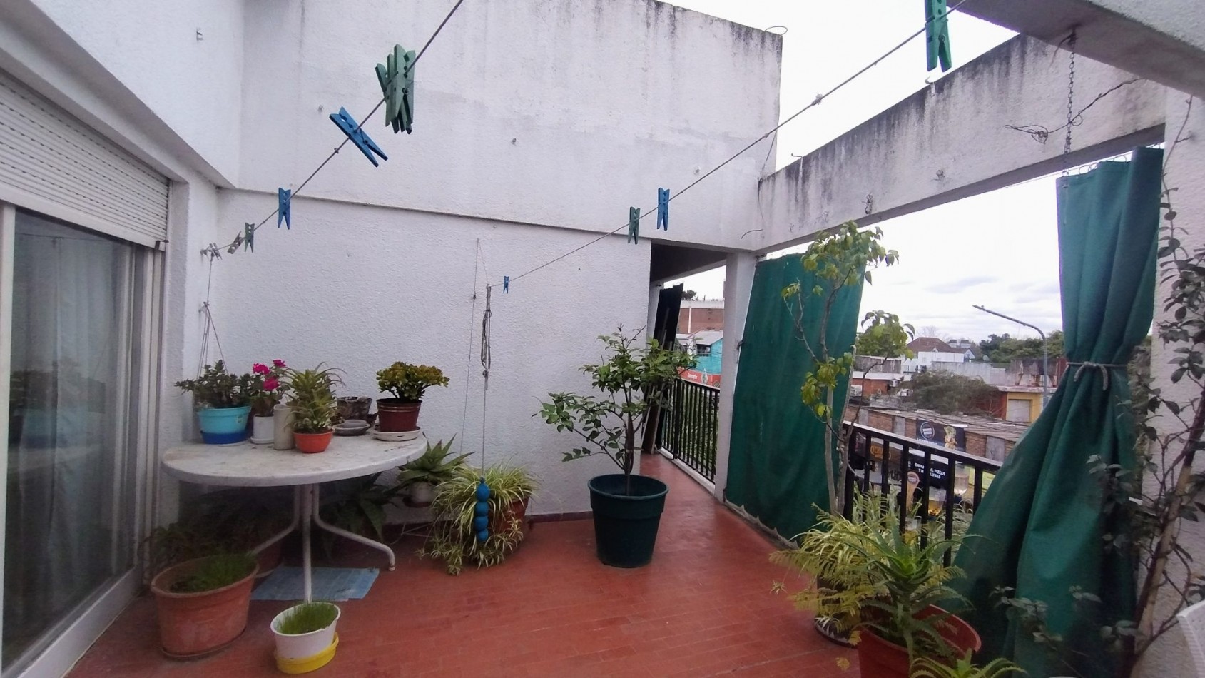 Departamento 3 ambientes con terraza propia en Hurlingham - Frente a la estacion