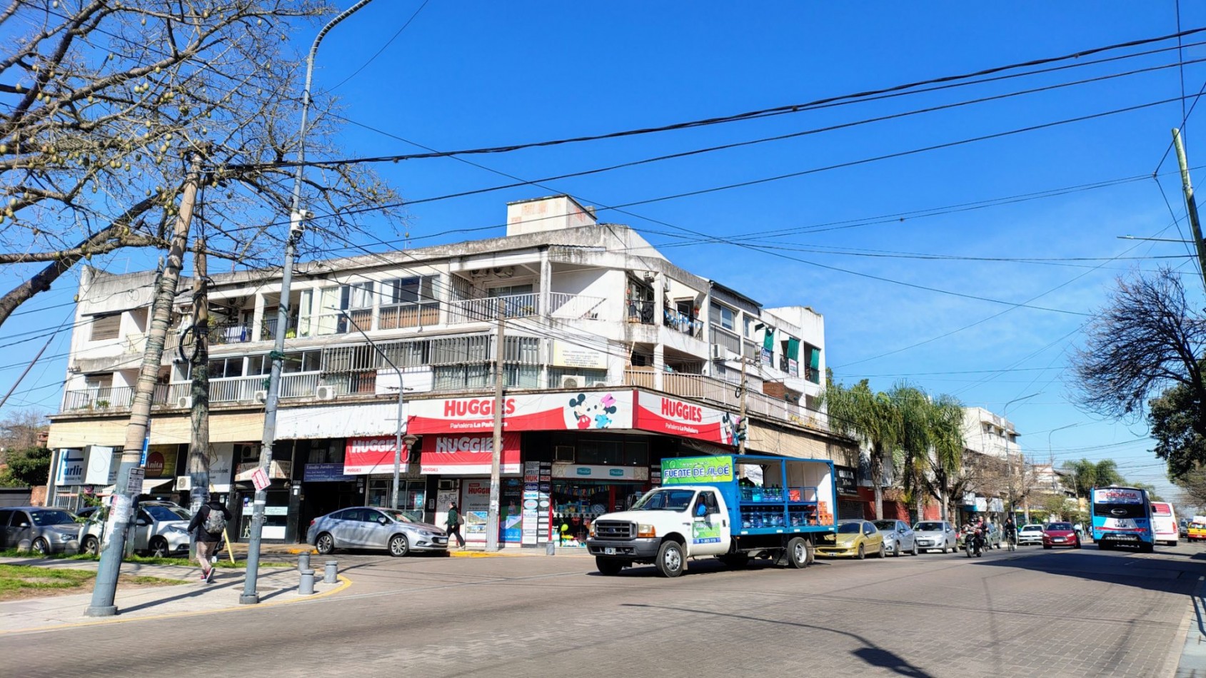 Departamento 3 ambientes con terraza propia en Hurlingham - Frente a la estacion