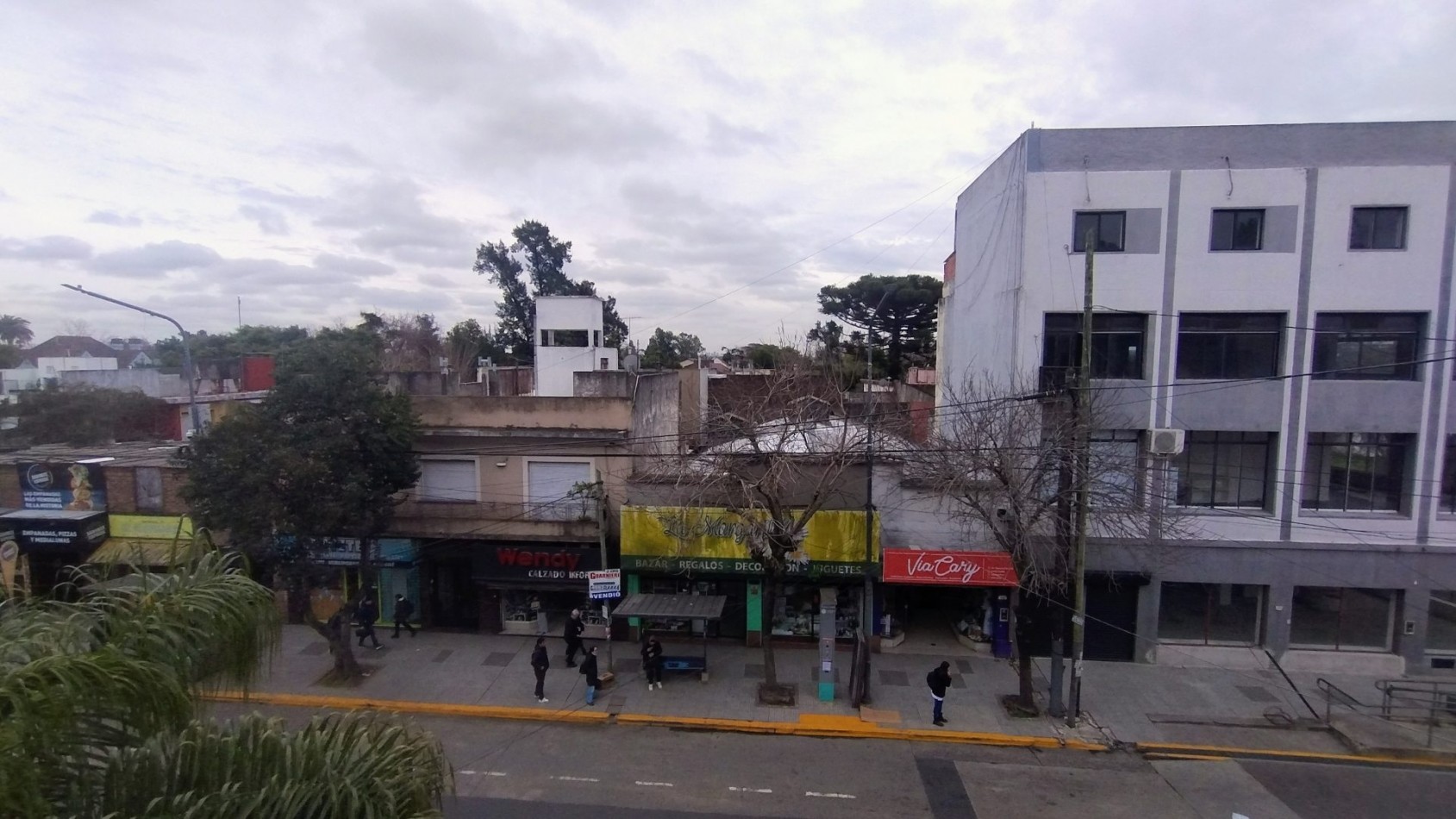 Departamento 3 ambientes con terraza propia en Hurlingham - Frente a la estacion