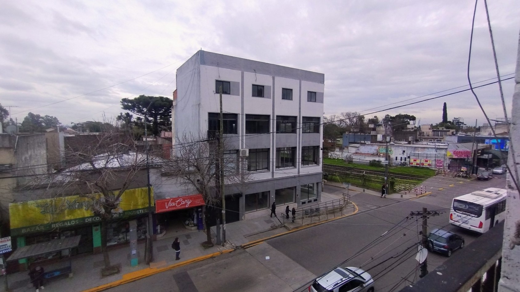 Departamento 3 ambientes con terraza propia en Hurlingham - Frente a la estacion