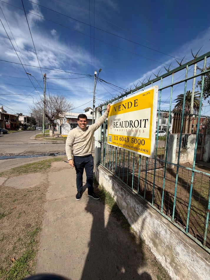 Venta Casa 3 amb en lote propio 10 x 25 en William Morris