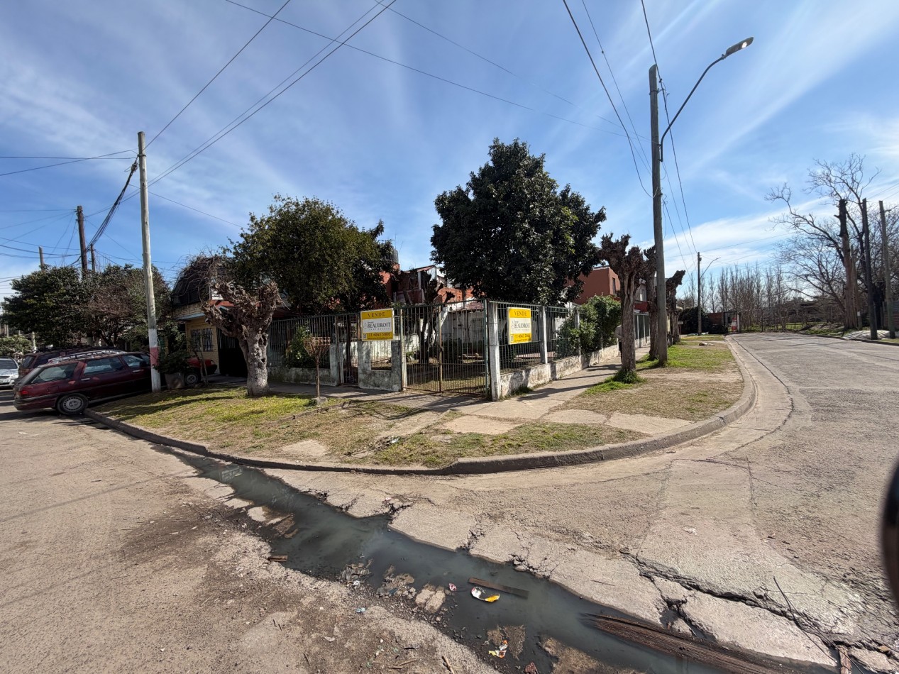 Venta Casa 3 amb en lote propio 10 x 25 en William Morris