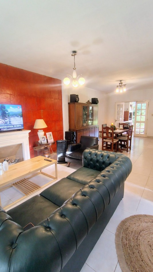 Venta Casa 3 ambientes Hurlingham Cochera