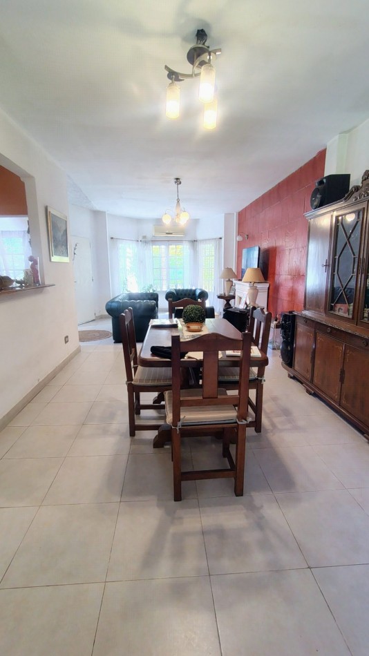 Venta Casa 3 ambientes Hurlingham Cochera