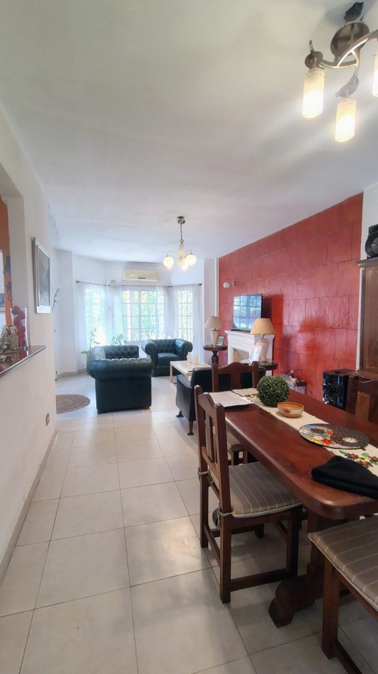 Venta Casa 3 ambientes Hurlingham Cochera