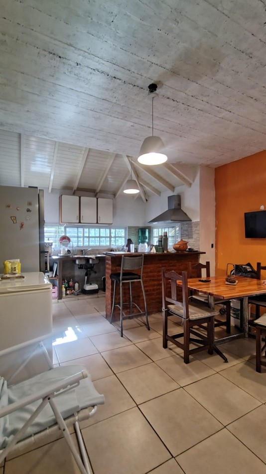 Venta Casa 3 ambientes Hurlingham Cochera