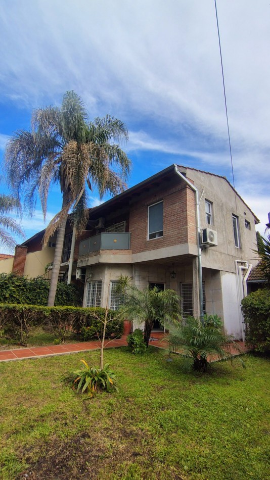 Venta Casa 3 ambientes Hurlingham Cochera