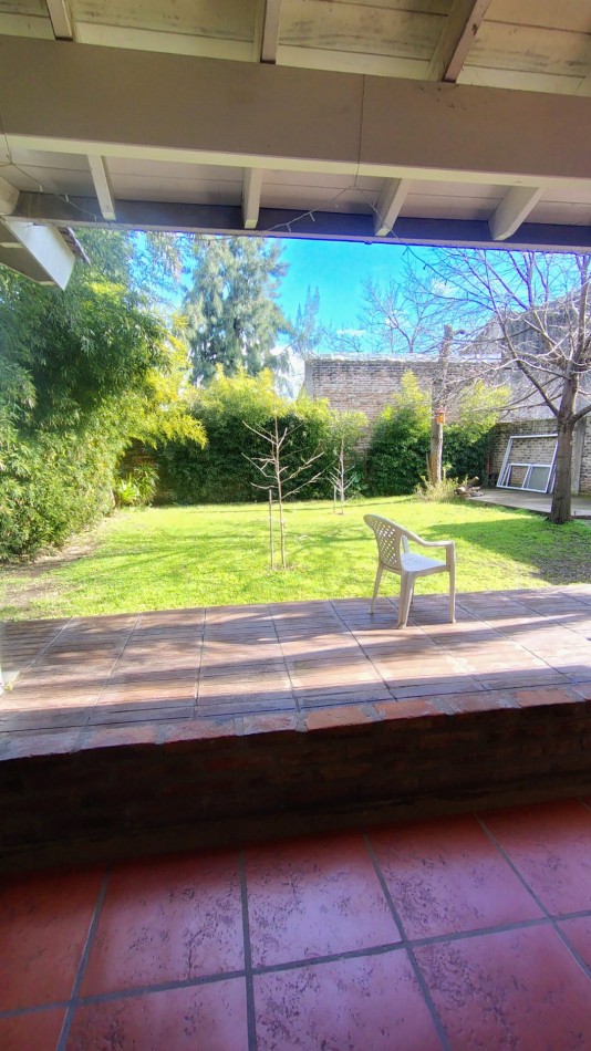 Venta Casa 3 ambientes Hurlingham Cochera